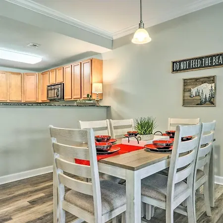 Downtown Pigeon Forge Condo With Pool Access! Exterior photo