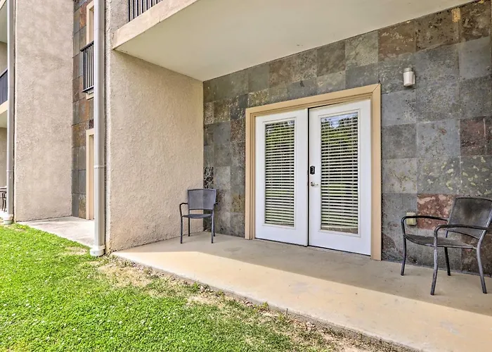 Downtown Pigeon Forge Condo With Pool Access!
