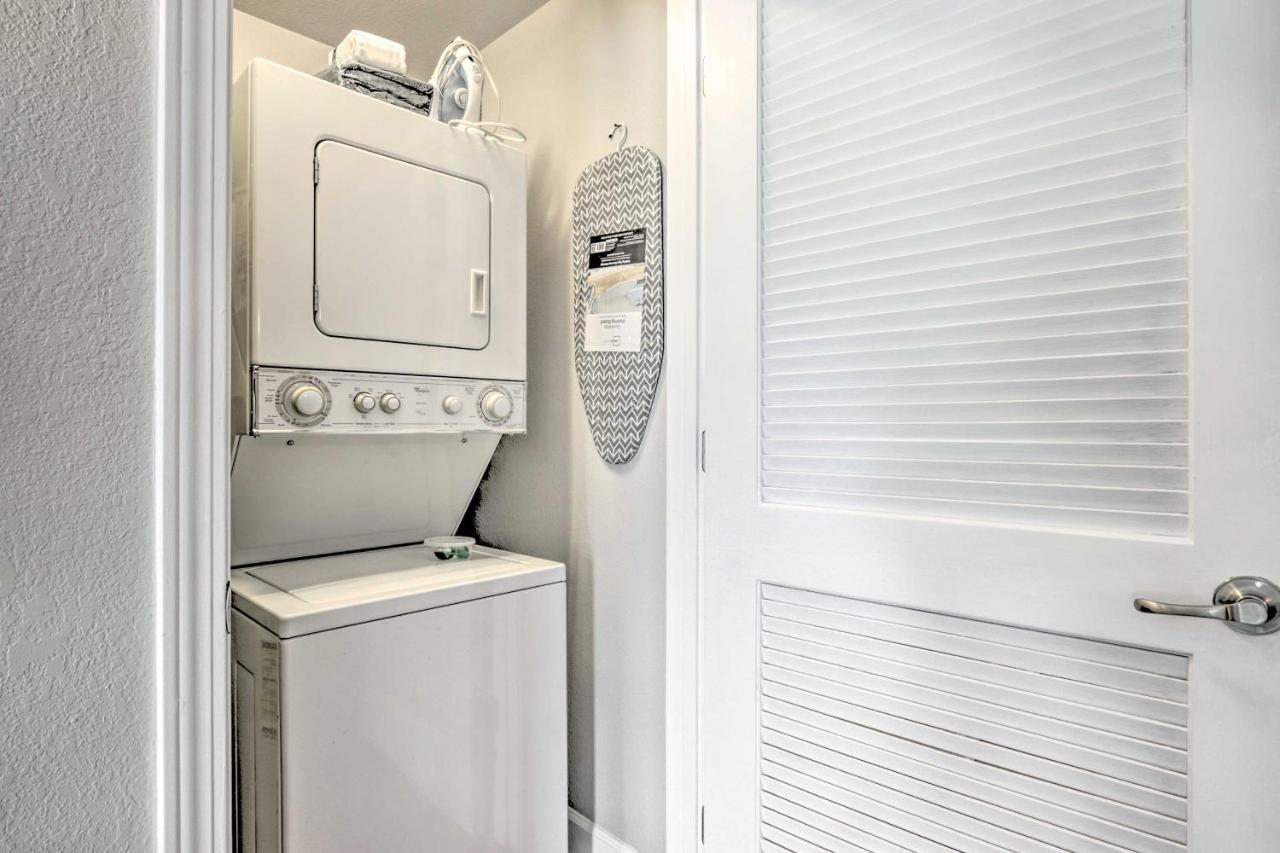 Downtown With Pool Access! Apartment