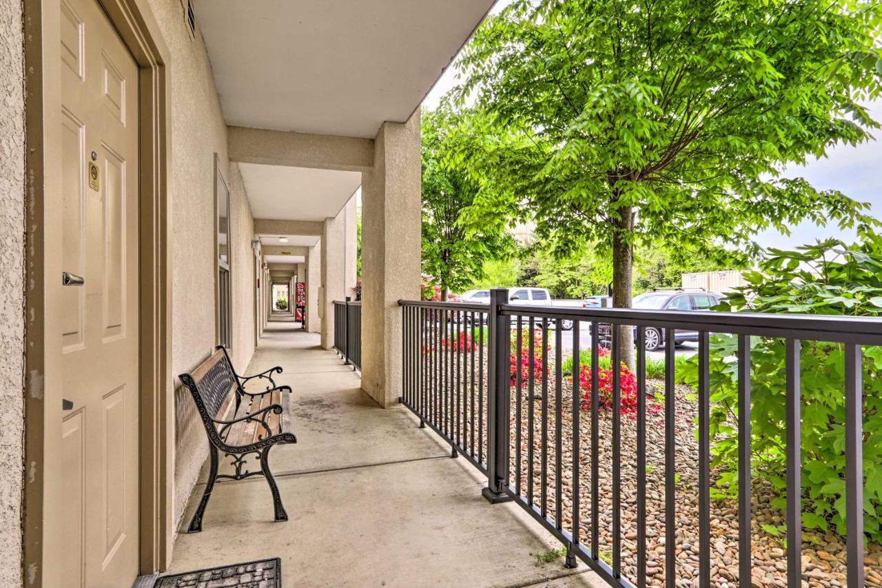 Downtown With Pool Access! Apartment Pigeon Forge