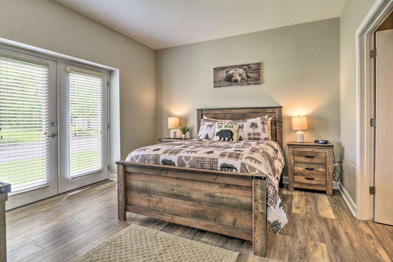 Downtown With Pool Access! Apartment