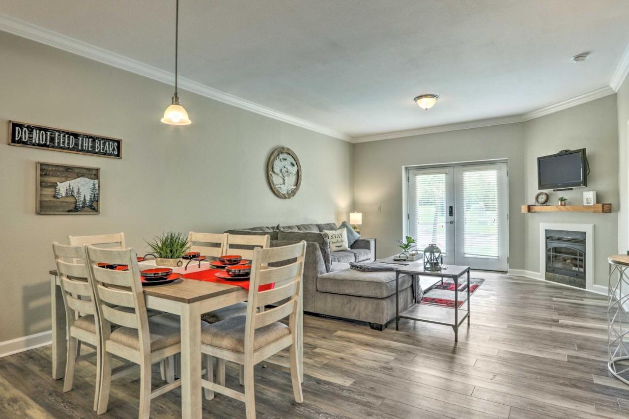 Downtown With Pool Access! Apartment