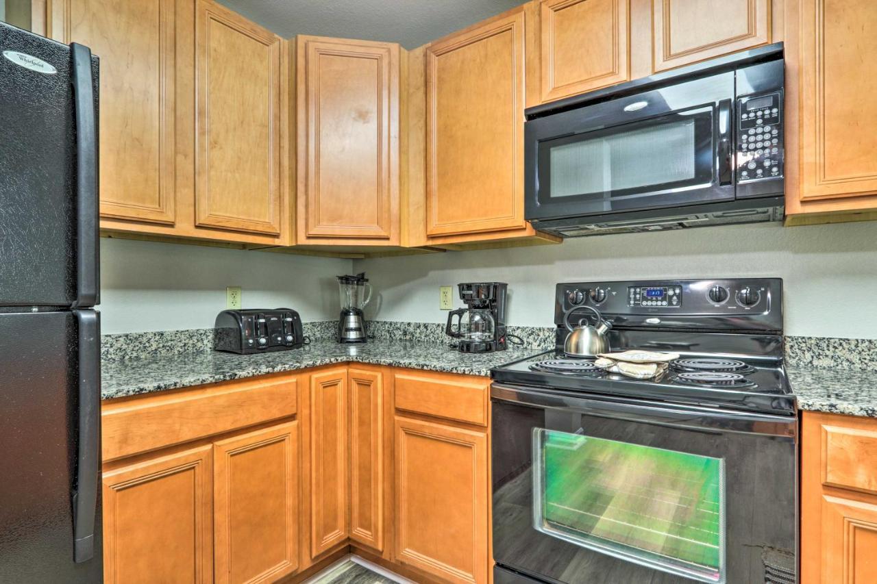 Downtown With Pool Access! Apartment